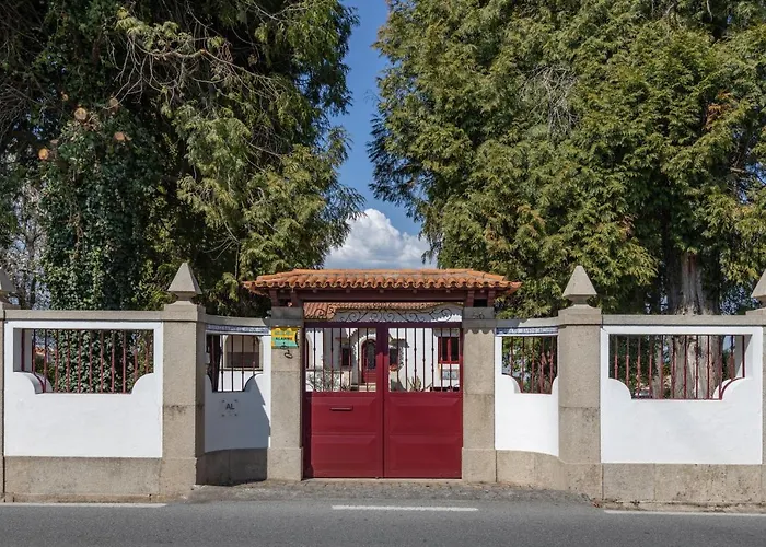 Quinta Fonte Cova - Minho's Guest بيت ضيافة *